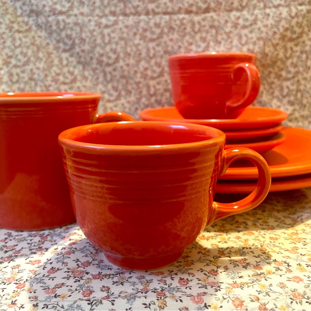 Fiestaware Lead-Free Orange Dinnerware Set - Perfect for Entertaining